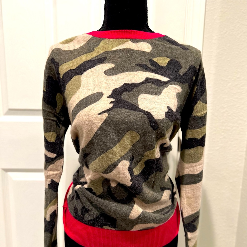 Kier +J cashmere camo sweater size S